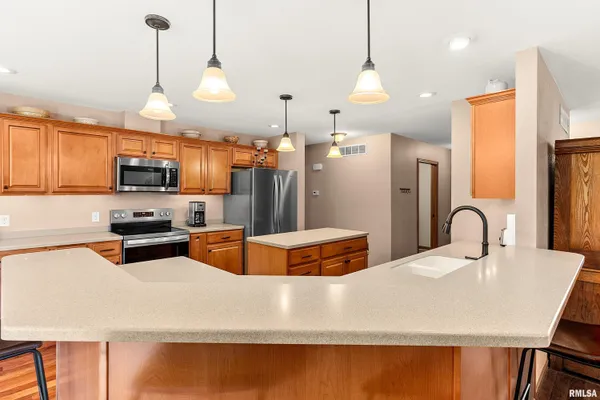 $359,900 | 28948 Woodside Drive, Canton, IL 61520