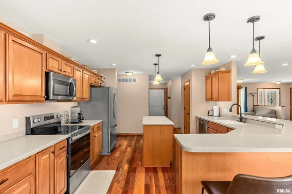 $359,900 | 28948 Woodside Drive, Canton, IL 61520