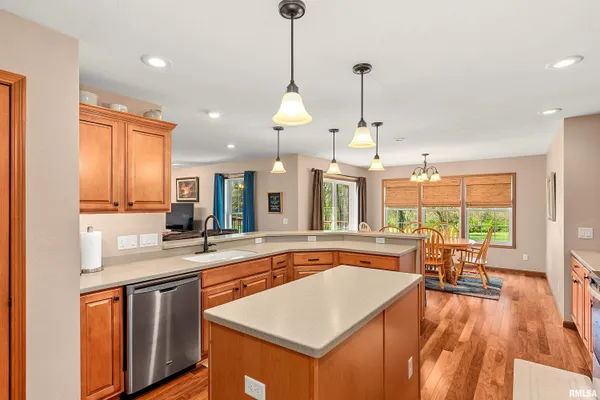 $359,900 | 28948 Woodside Drive, Canton, IL 61520