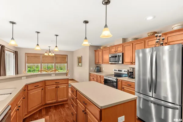 $359,900 | 28948 Woodside Drive, Canton, IL 61520