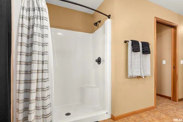 $359,900 | 28948 Woodside Drive, Canton, IL 61520