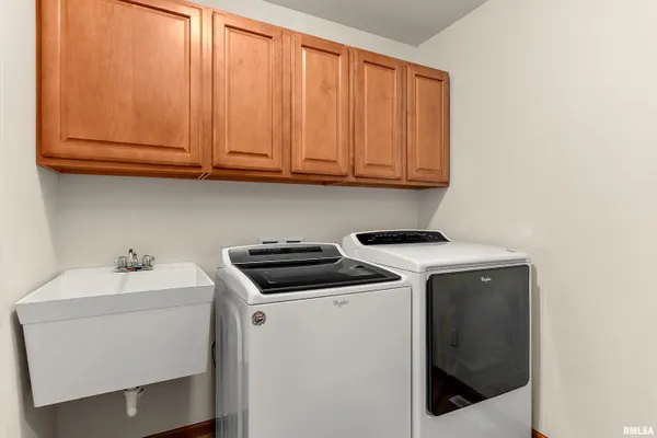 $359,900 | 28948 Woodside Drive, Canton, IL 61520