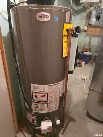 $359,900 | 28948 Woodside Drive, Canton, IL 61520