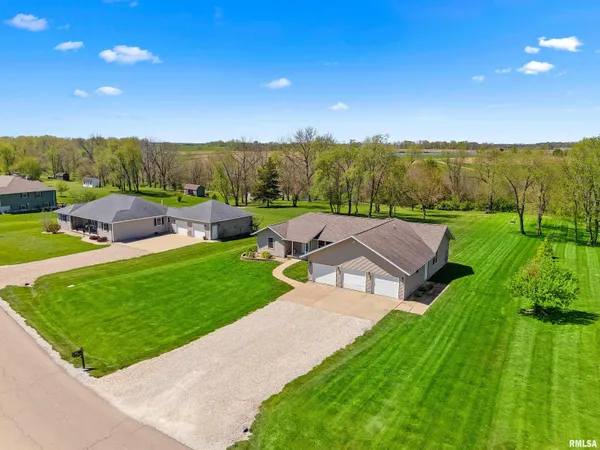 $359,900 | 28948 Woodside Drive, Canton, IL 61520