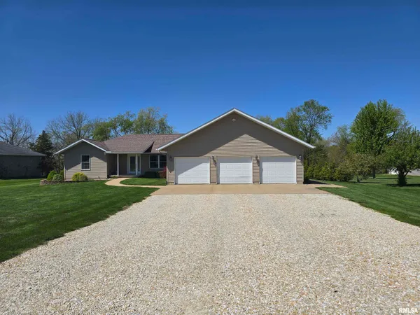 $359,900 | 28948 Woodside Drive, Canton, IL 61520