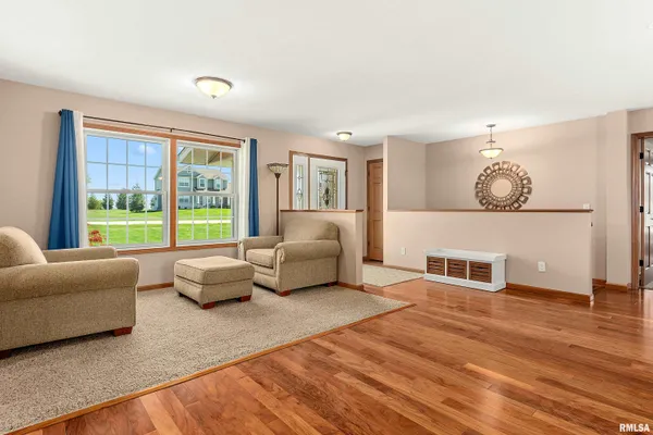 $359,900 | 28948 Woodside Drive, Canton, IL 61520