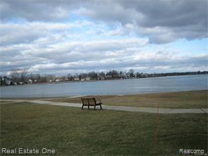 1643 Cass Lake Road, Unit 29A Keego Harbor, MI 48320 - Photo 3 of 13