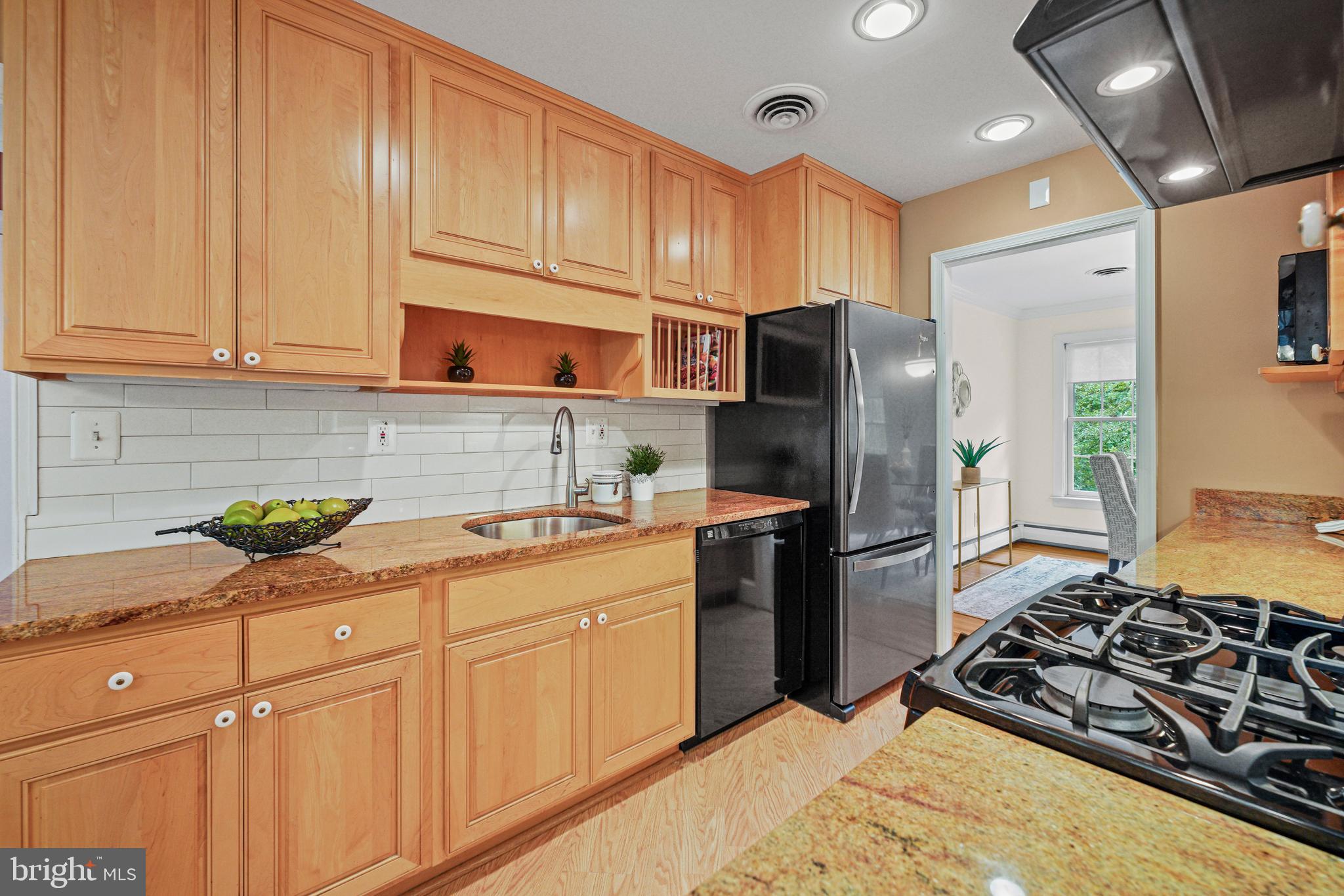 212 Beaumont Road Silver Spring, MD 20904 - Photo 13 of 69 Updated Kitchen