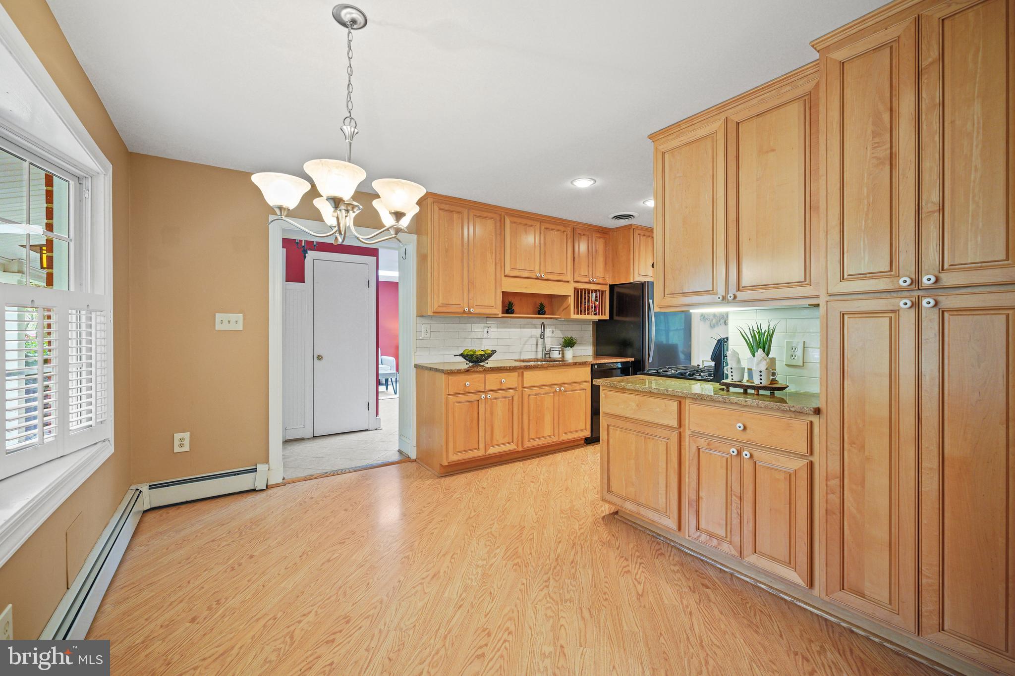 212 Beaumont Road Silver Spring, MD 20904 - Photo 15 of 69 Kitchen / Breakfast Room