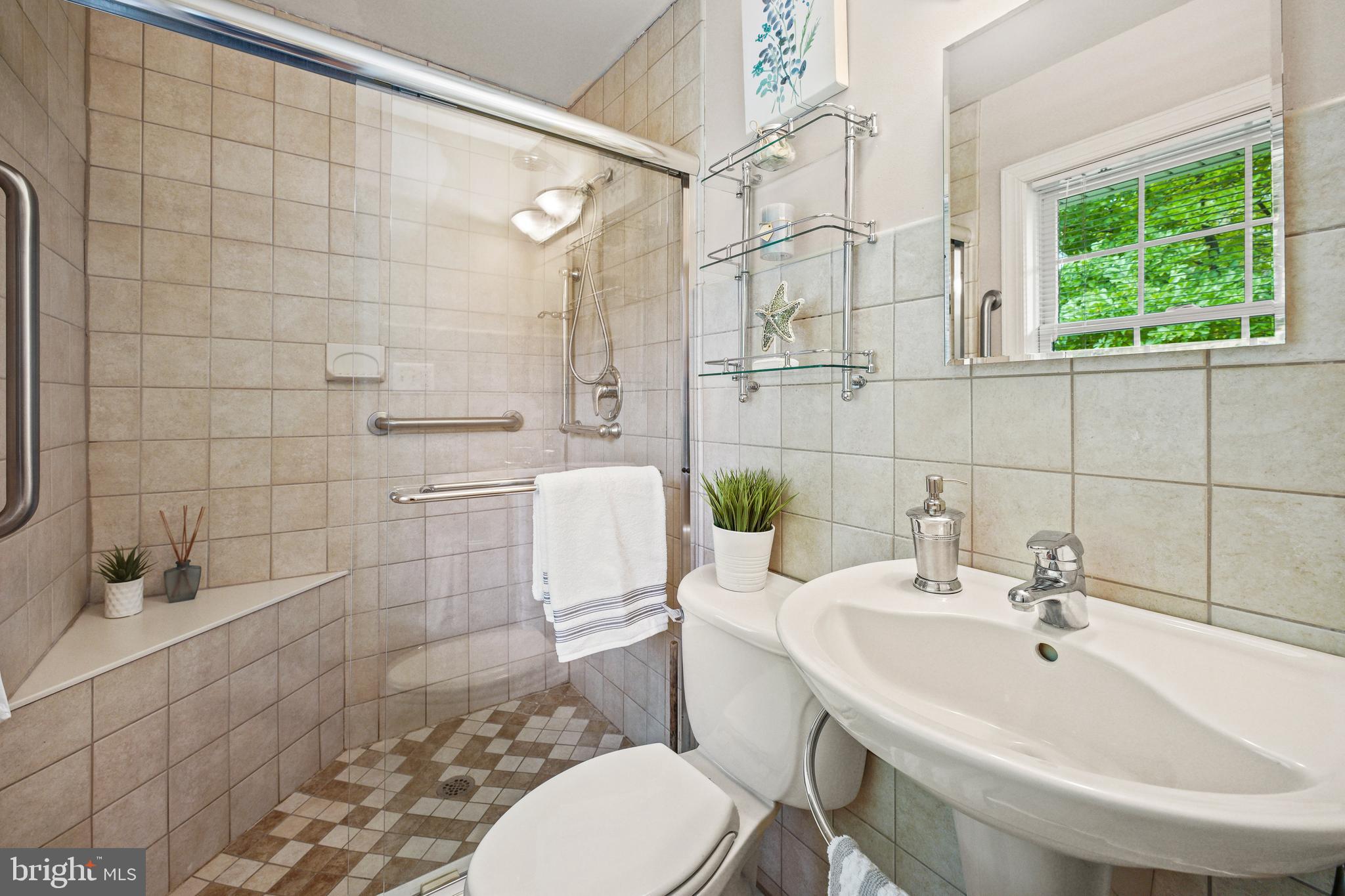 212 Beaumont Road Silver Spring, MD 20904 - Photo 30 of 69 Primary Bath