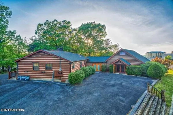 $1,000,000 | 170 Showplace Boulevard, Pigeon Forge, TN 37863