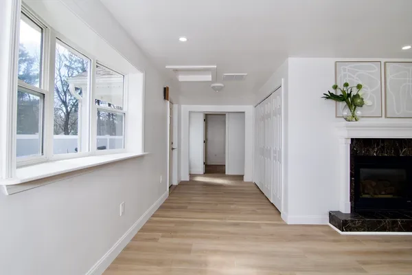 $349,900 | 28 Old Lane Road, Springfield, MA 01129