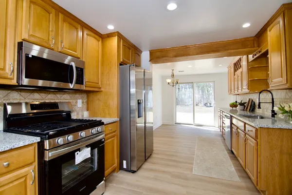 $349,900 | 28 Old Lane Road, Springfield, MA 01129