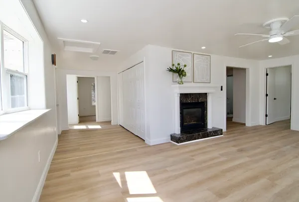 $349,900 | 28 Old Lane Road, Springfield, MA 01129