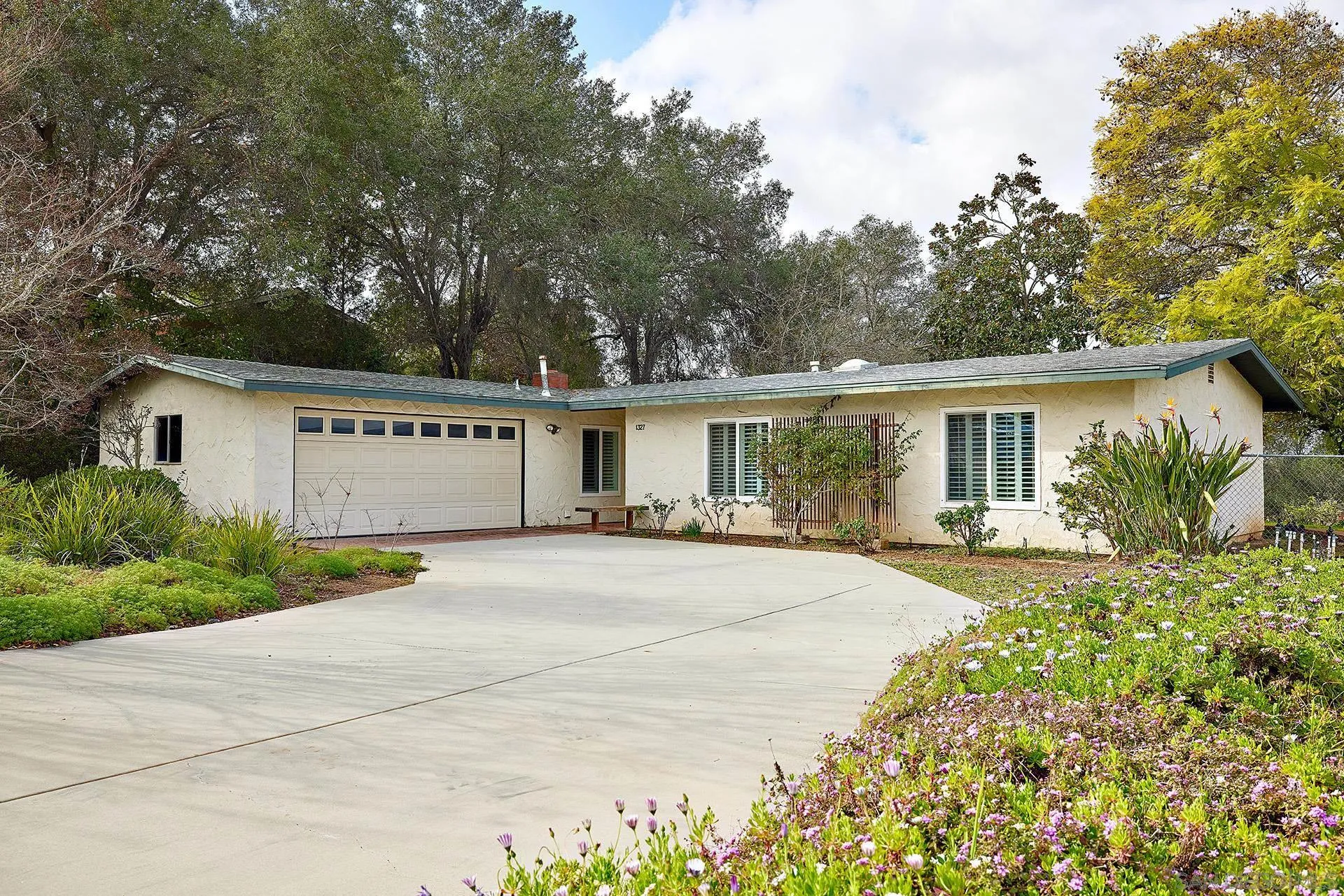 1327 Los Amigos Fallbrook, CA 92028 - Photo 1 of 35 Gallery Image 1