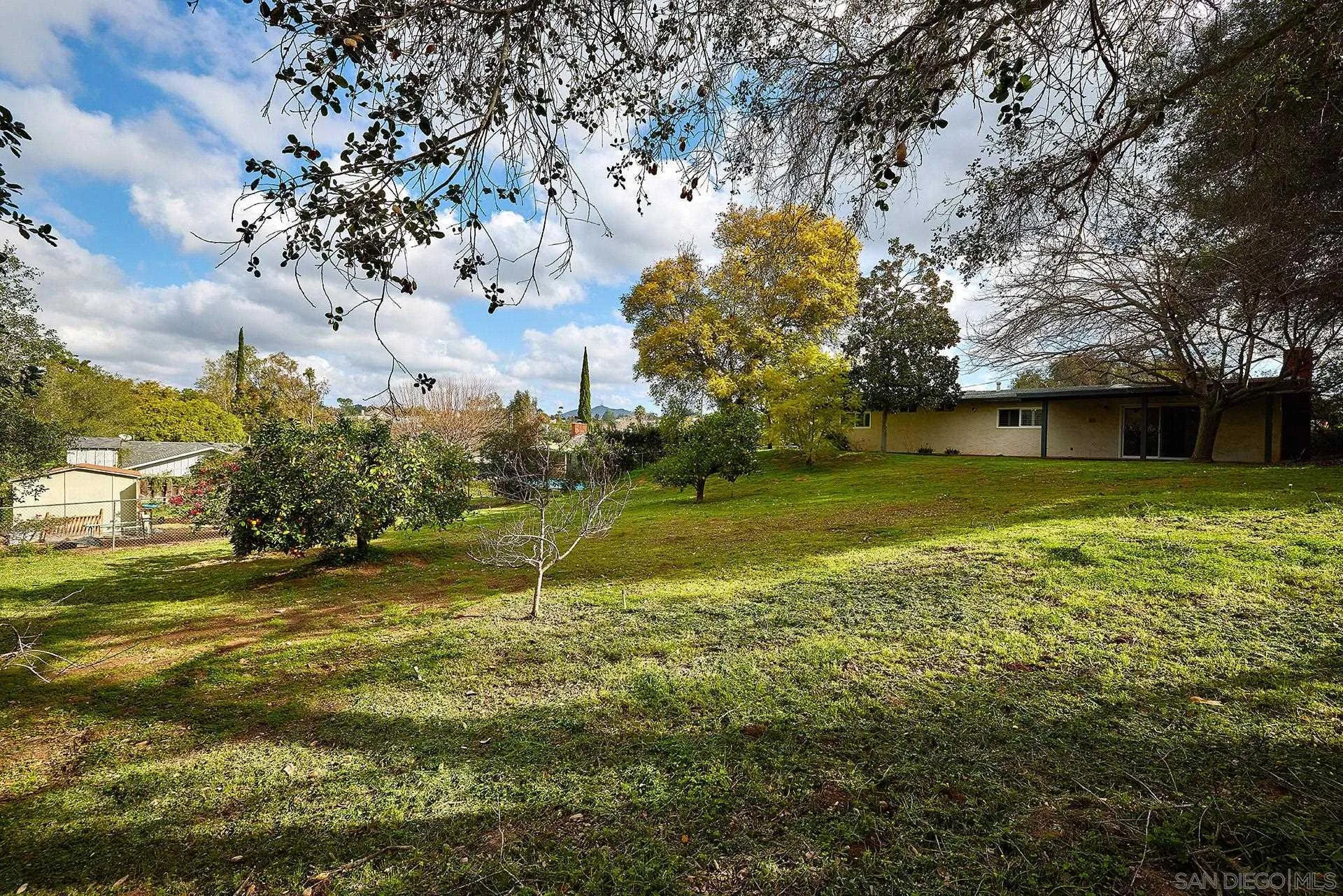1327 Los Amigos Fallbrook, CA 92028 - Photo 31 of 35 Gallery Image 31