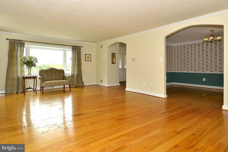 40310 Gap Road Leesburg, VA 20175 - Photo 19 of 30 Living Room