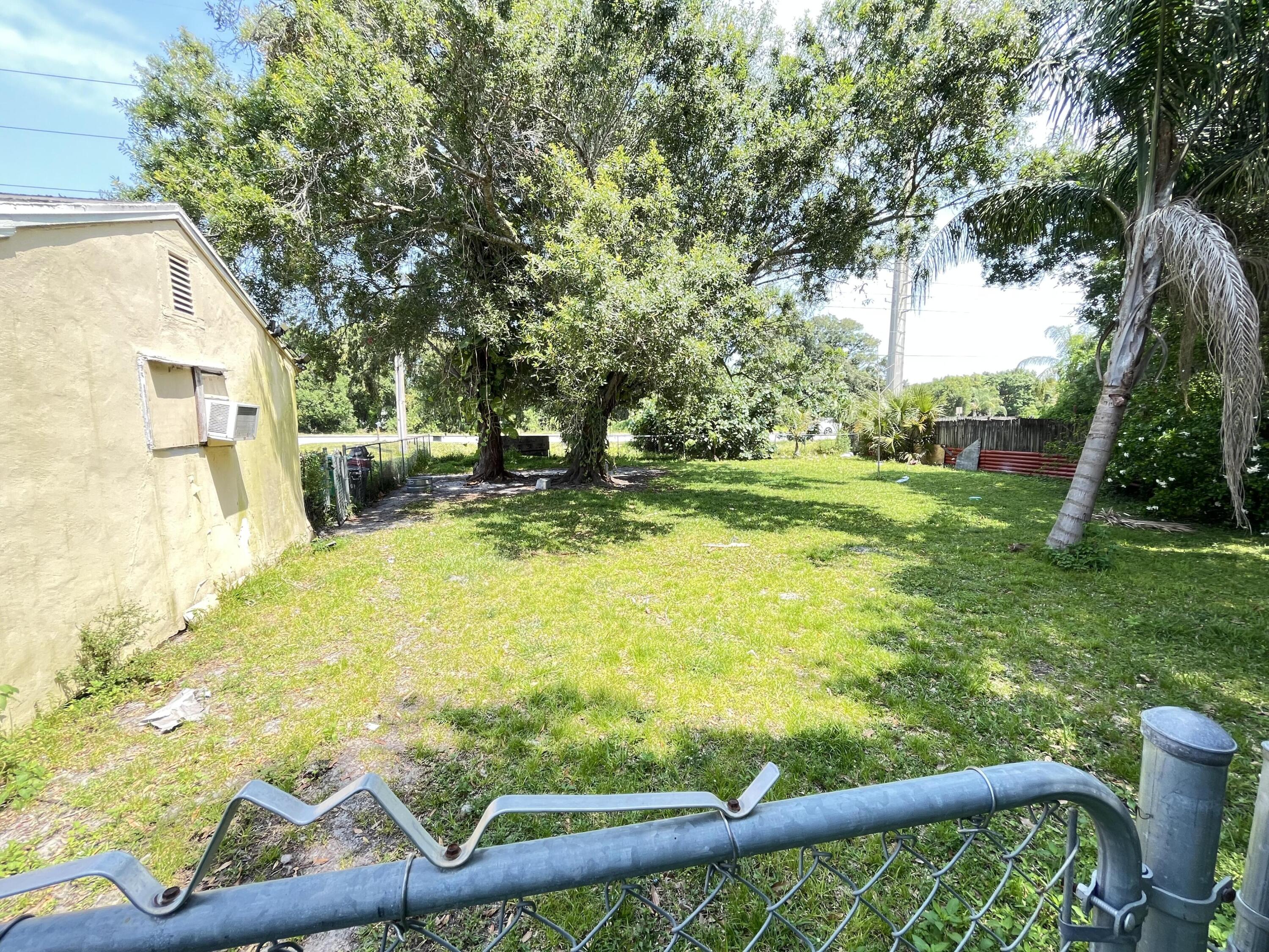 1901 Edwards Road Fort Pierce, FL 34982 - Photo 13 of 16 13