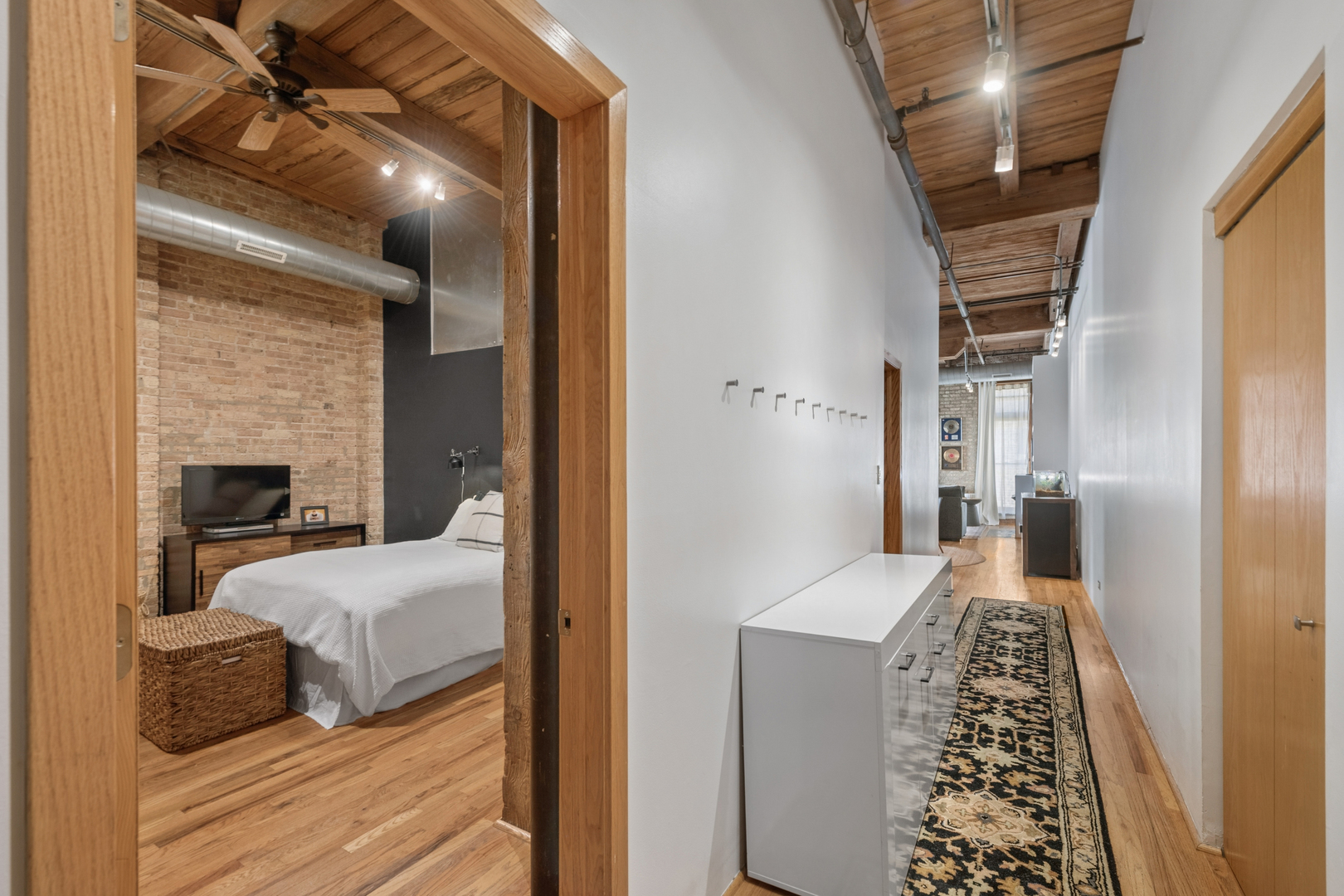 920 West Sheridan Road, Unit 308 Chicago, IL 60613 - Photo 14 of 20