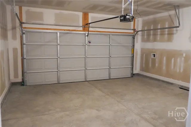 $2,350 | 35 Sago Palm Way, Bloomingdale, GA 31302