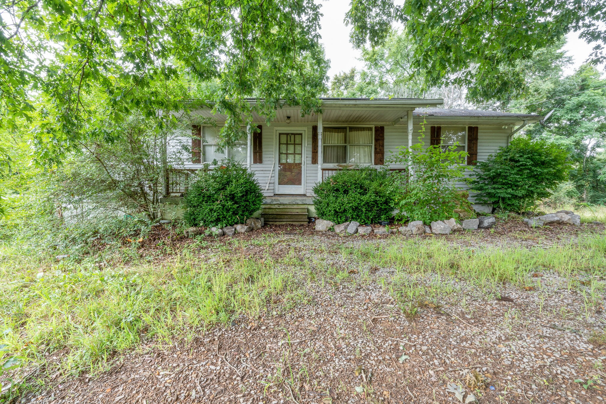 4594 Chestnut Ridge Road Columbia, TN 38401 - Photo 2 of 25 a front view of house with yard and green space
