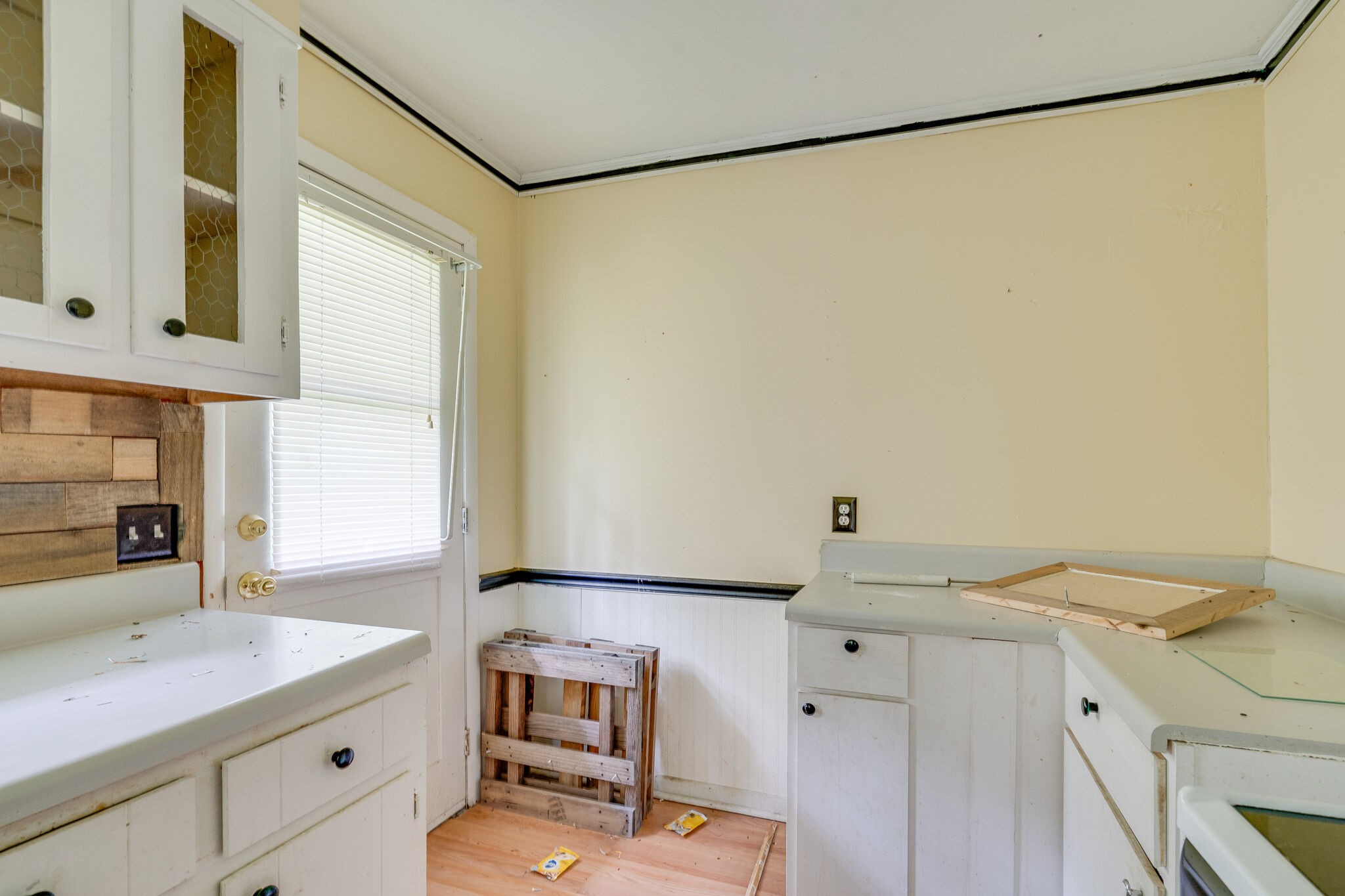 4594 Chestnut Ridge Road Columbia, TN 38401 - Photo 13 of 25 a bathroom with a sink and a mirror