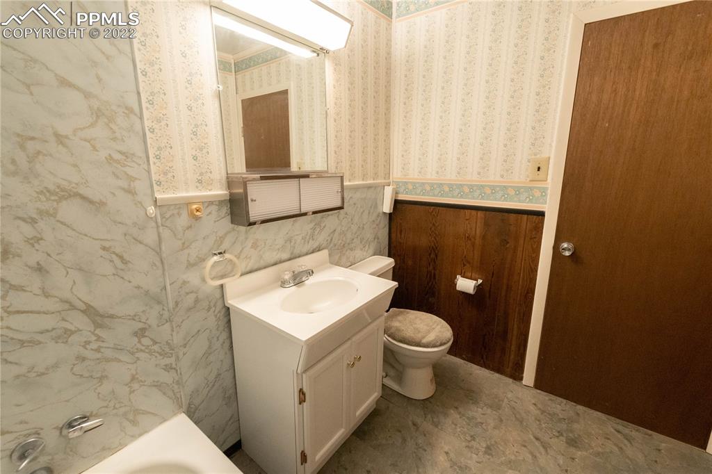 442 Due S Road Florissant, CO 80816 - Photo 22 of 43 a bathroom with a sink and a toilet