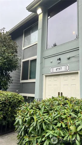 a view of a car in front of a house