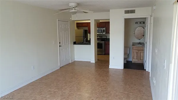 en view interior of the house and hallway