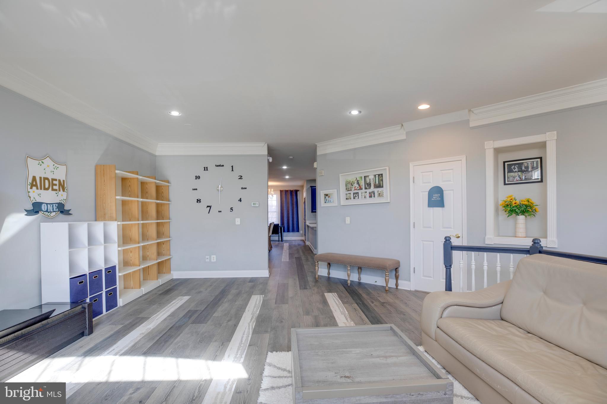 6907 Stanwick Square Gainesville, VA 20155 - Photo 20 of 48 LIVING ROOM