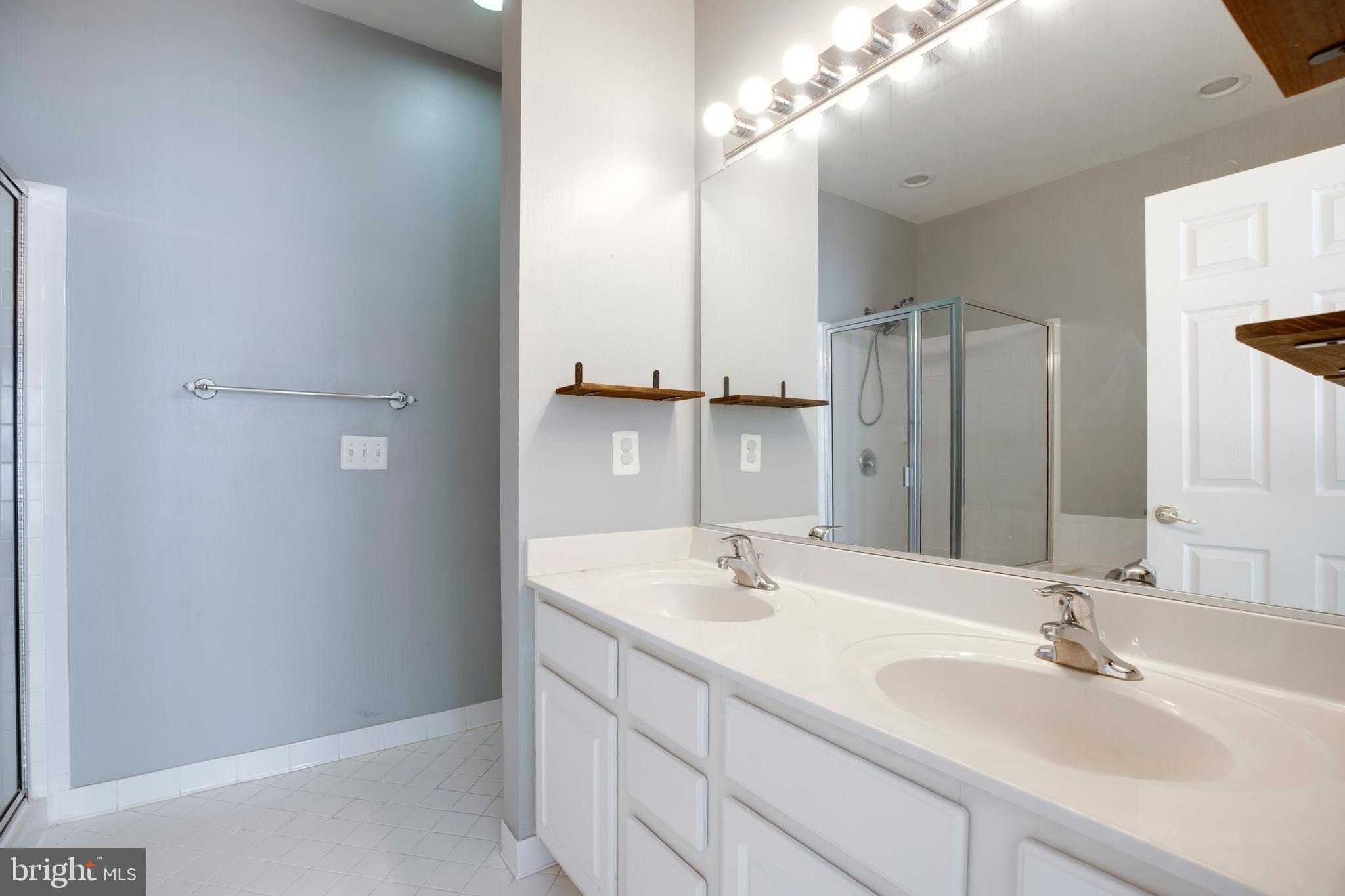 6907 Stanwick Square Gainesville, VA 20155 - Photo 28 of 48 MASTER BATH