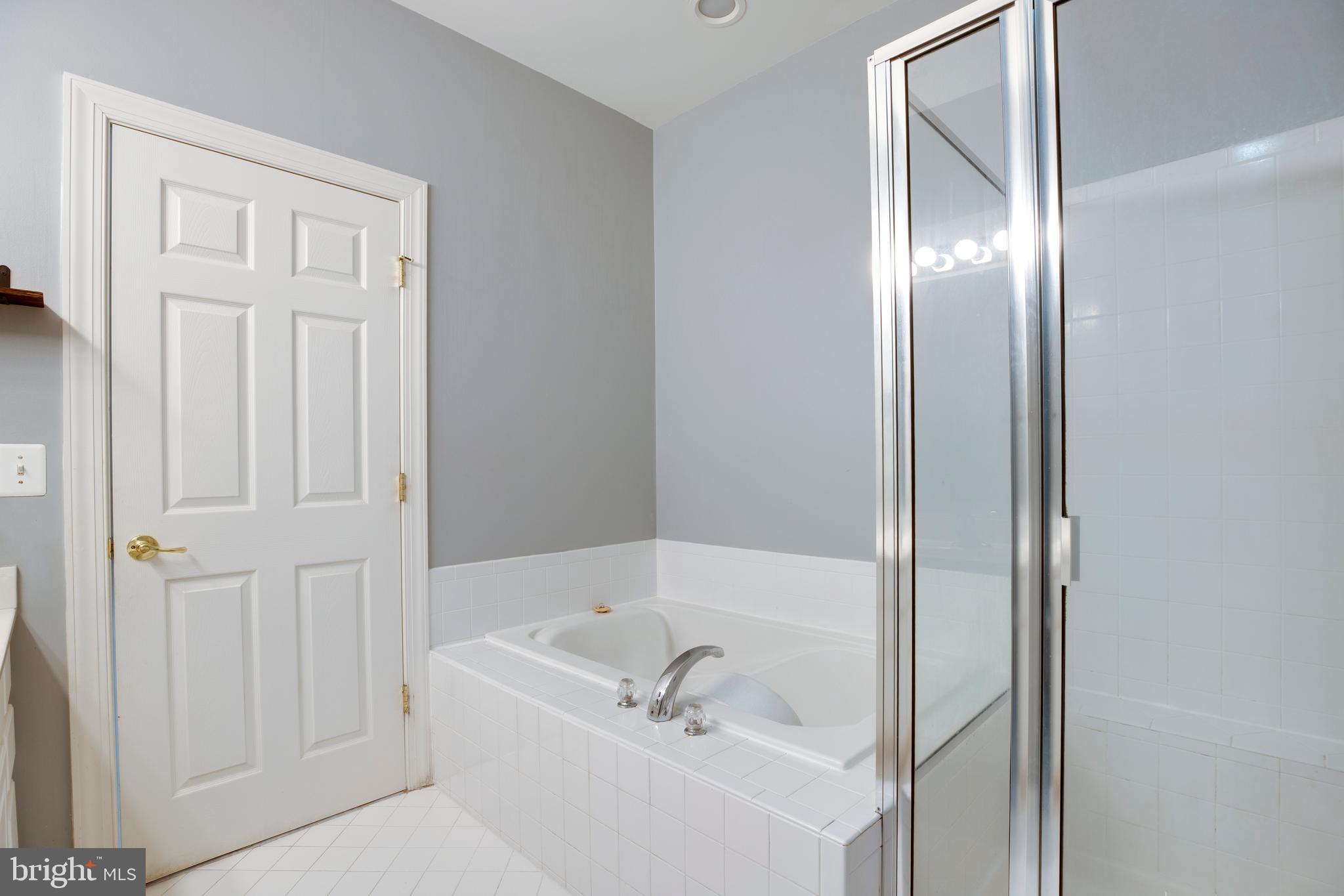 6907 Stanwick Square Gainesville, VA 20155 - Photo 30 of 48 MASTER BATH