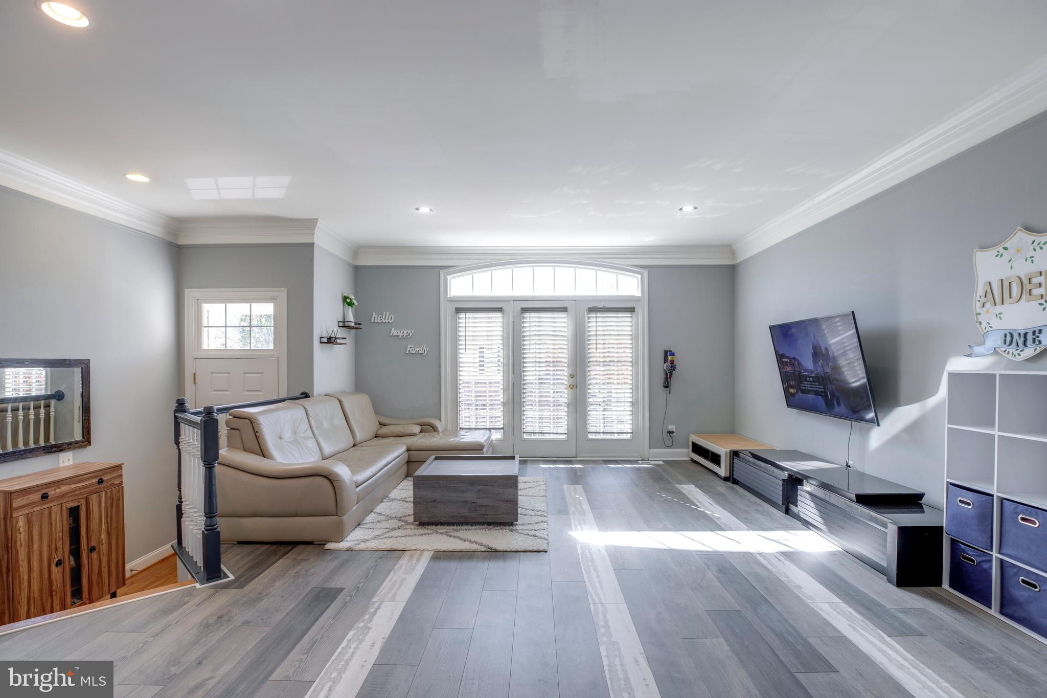 6907 Stanwick Square Gainesville, VA 20155 - Photo 3 of 48