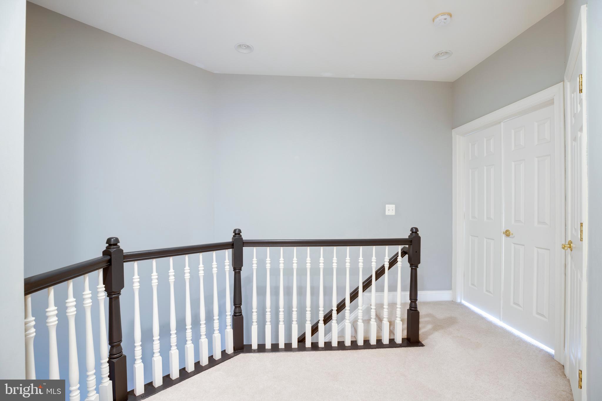 6907 Stanwick Square Gainesville, VA 20155 - Photo 36 of 48 2ND FLOOR -HALL WAY