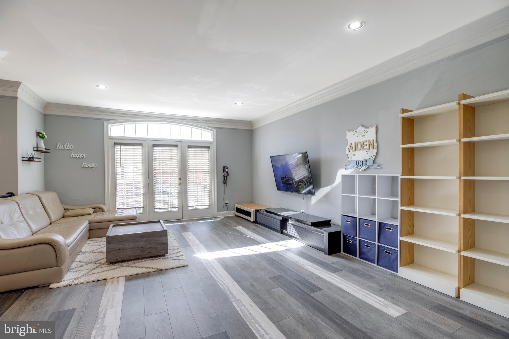 6907 Stanwick Square Gainesville, VA 20155 - Photo 5 of 48 LIVING ROOM