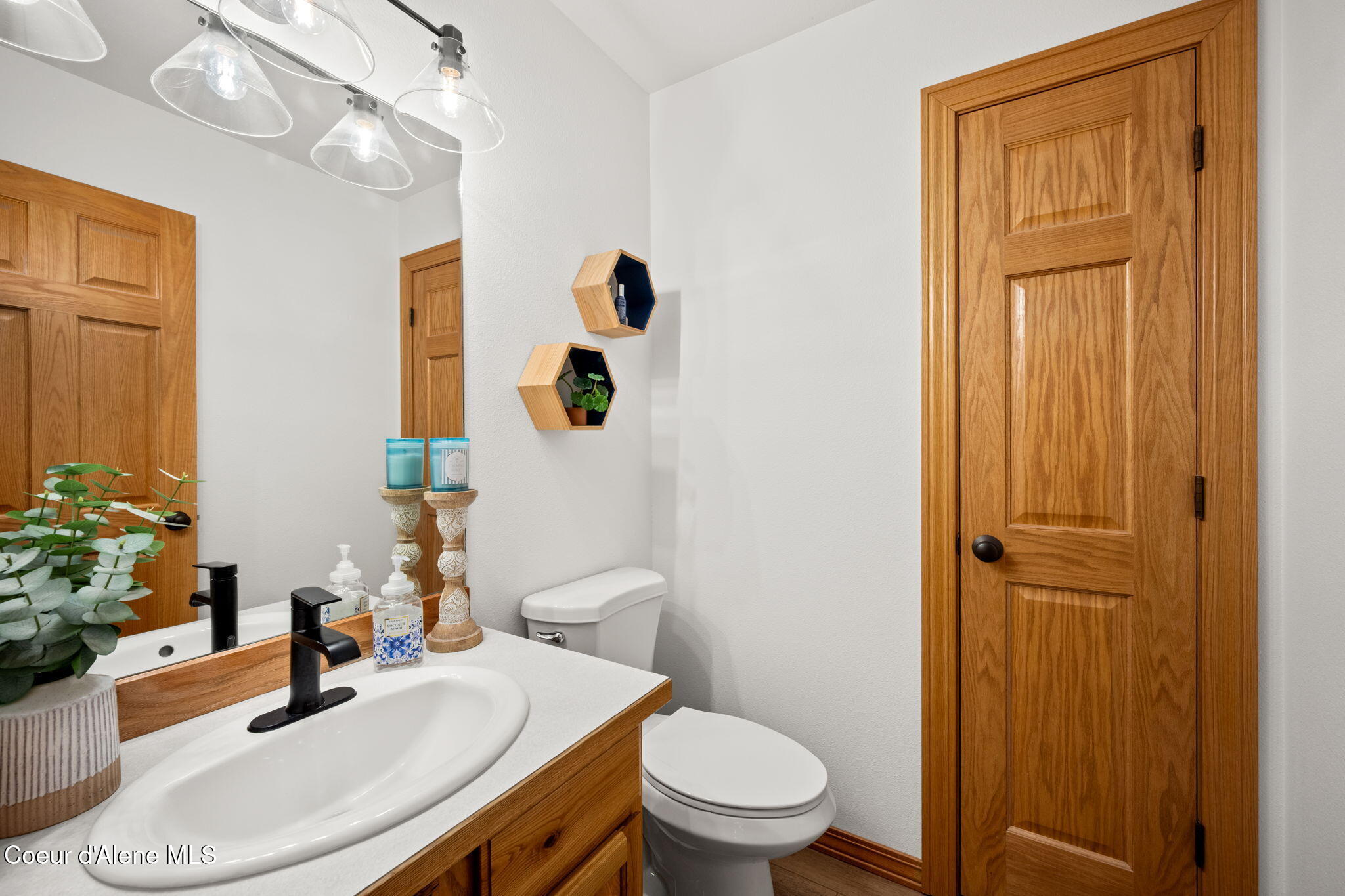11393 North Rocking R Road Hayden, ID 83835 - Photo 22 of 35 Half-Bath
