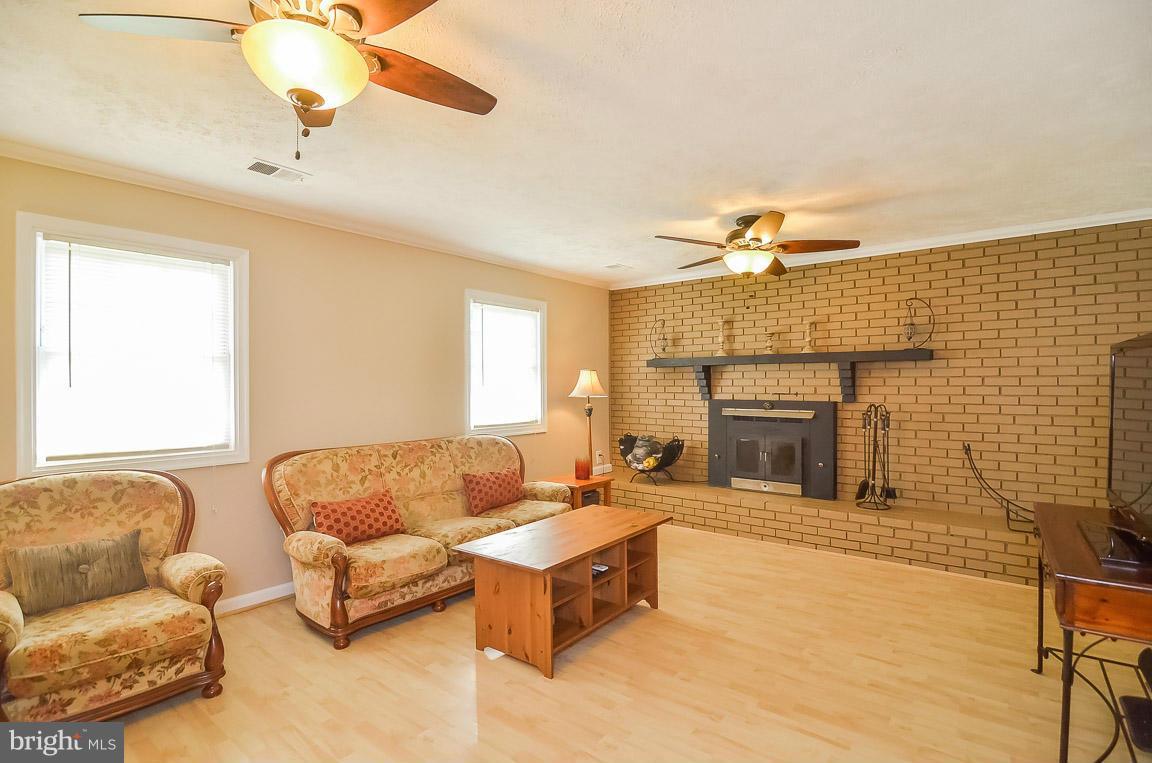 7996 Rugby Road Manassas Park, VA 20111 - Photo 12 of 21 Family Room