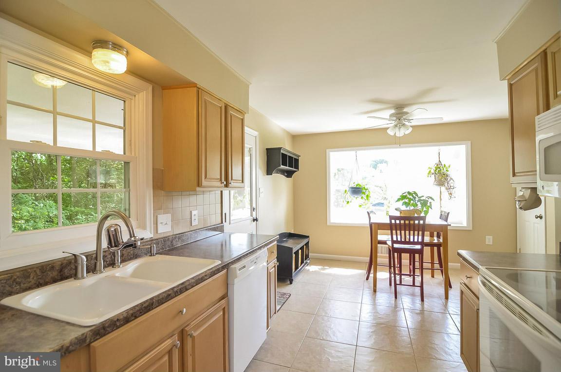 7996 Rugby Road Manassas Park, VA 20111 - Photo 16 of 21 Kitchen