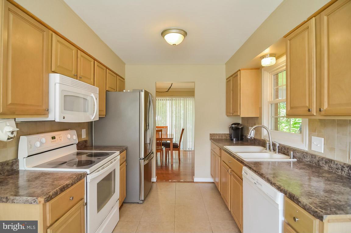 7996 Rugby Road Manassas Park, VA 20111 - Photo 17 of 21 Kitchen