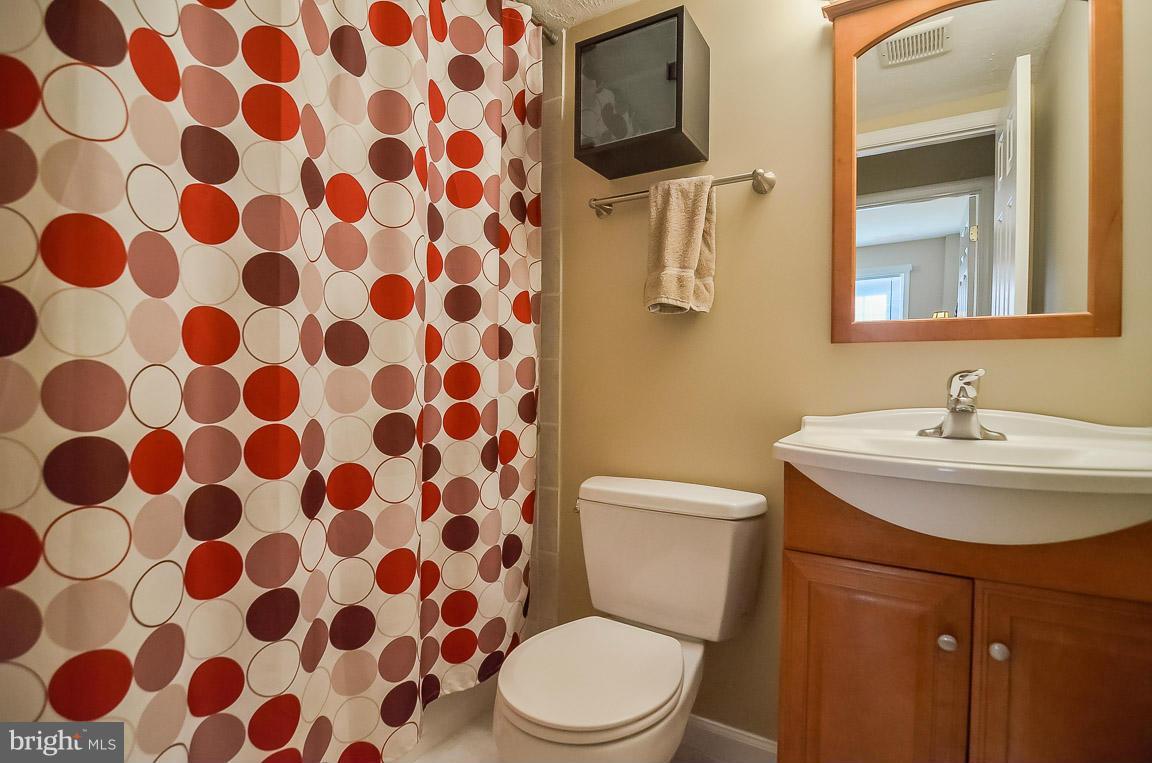 7996 Rugby Road Manassas Park, VA 20111 - Photo 7 of 21 Bath