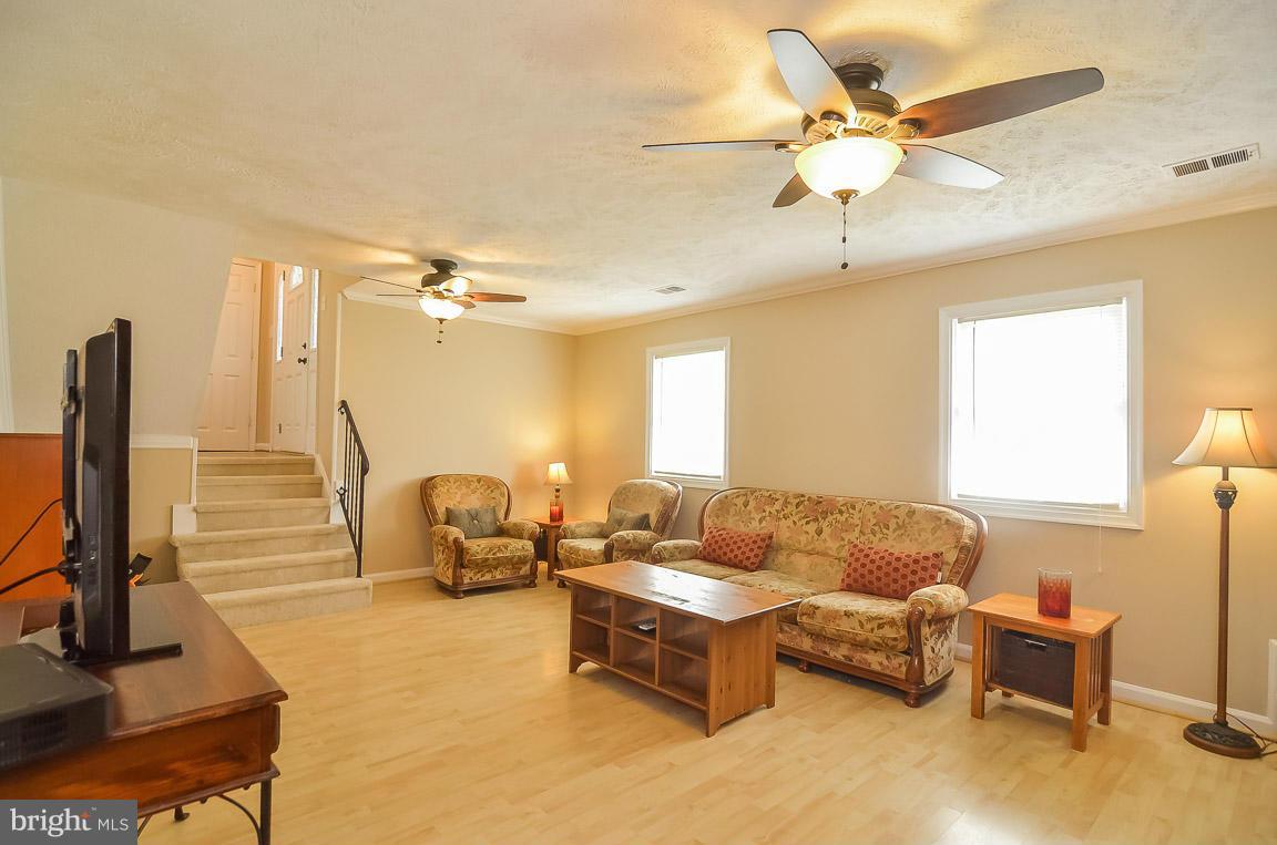 7996 Rugby Road Manassas Park, VA 20111 - Photo 9 of 21 Family Room