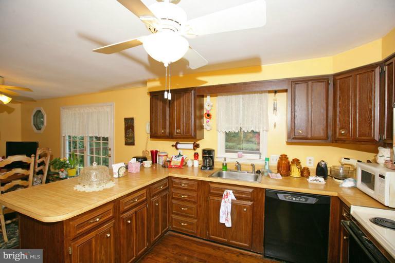 4900 Damascus Road Gaithersburg, MD 20882 - Photo 8 of 30 Kitchen