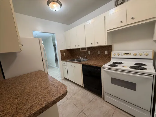 $1,400 | 2151 Northeast 68th Street, Unit 207, Fort Lauderdale, FL 33308
