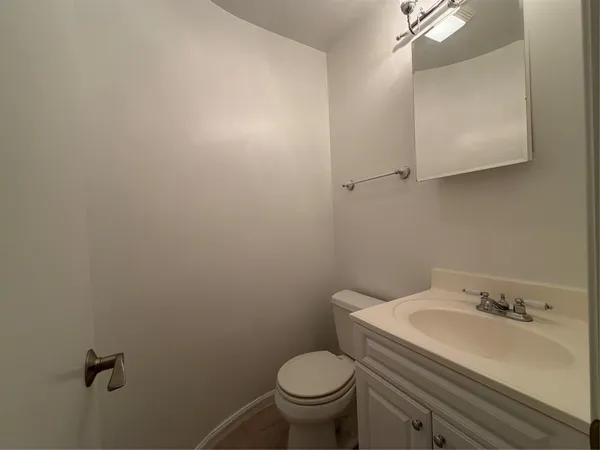 $1,400 | 2151 Northeast 68th Street, Unit 207, Fort Lauderdale, FL 33308