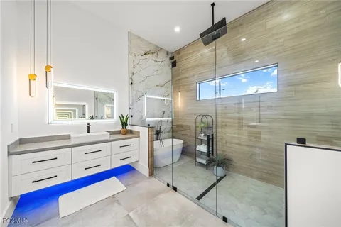 $939,900 | 2375 Northwest 39th Avenue, Cape Coral, FL 33993