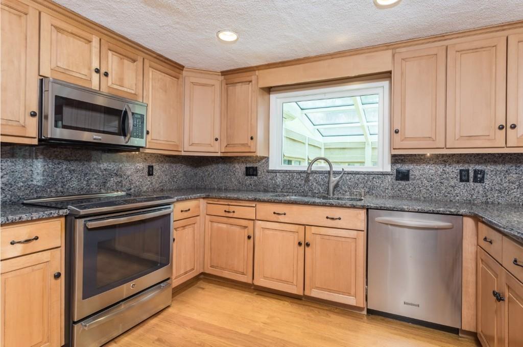 7 Windsor Road Lynnfield, MA 01940 - Photo 17 of 40 Gallery Image 17