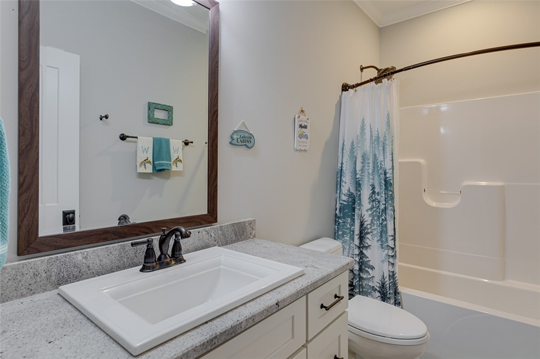 616 Crooked Trace Lane Seneca, SC 29672 - Photo 24 of 39 Shared Bathroom