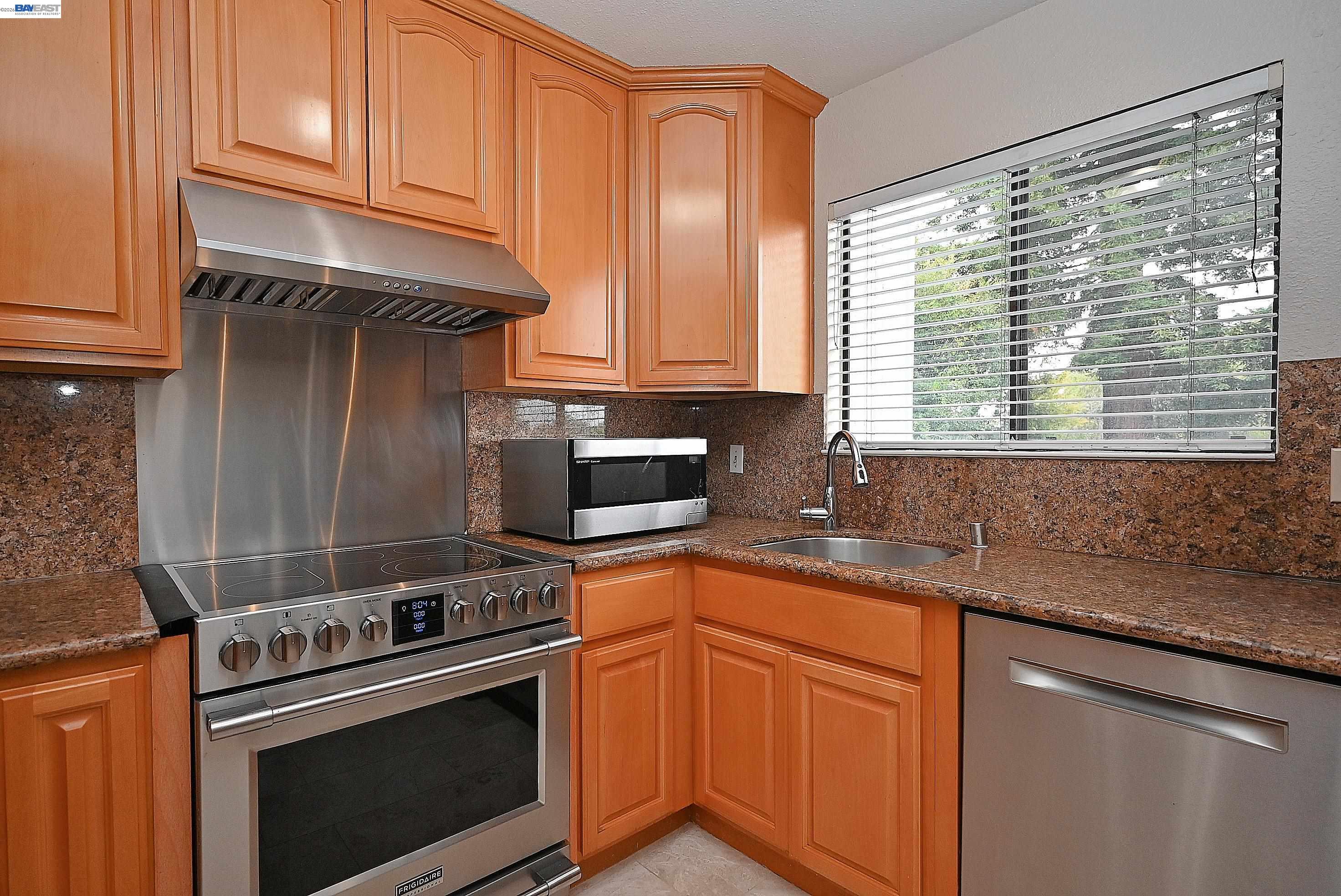 17994 Azalea Road Hayward, CA 94541 - Photo 16 of 37