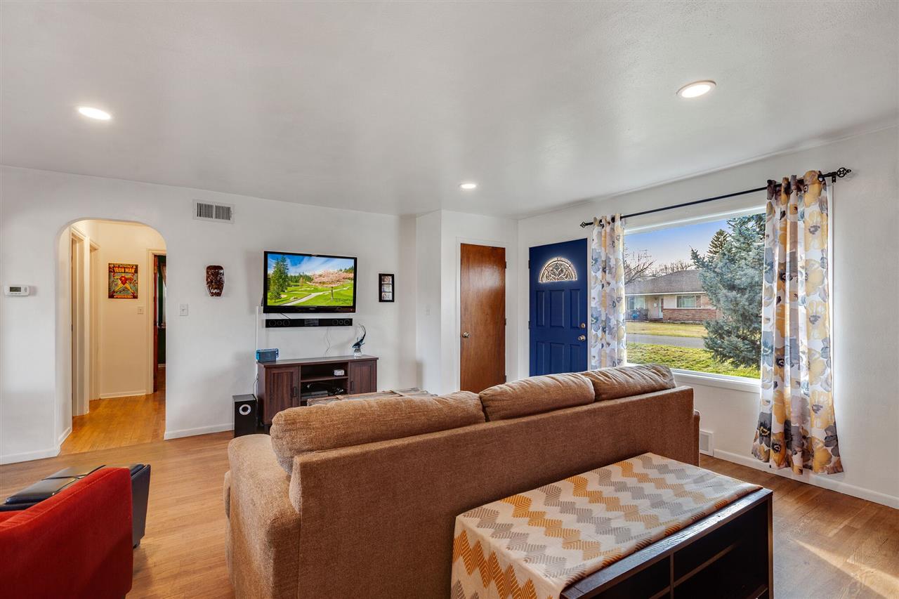 2814 North Willow Road Spokane Valley, WA 99206 - Photo 2 of 19 Gallery Image 2