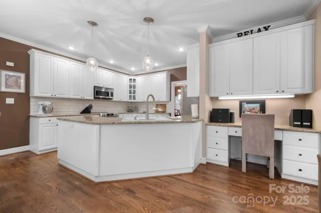 $649,900 | 3845 Steve Ikerd Drive Northeast, Hickory, NC 28601